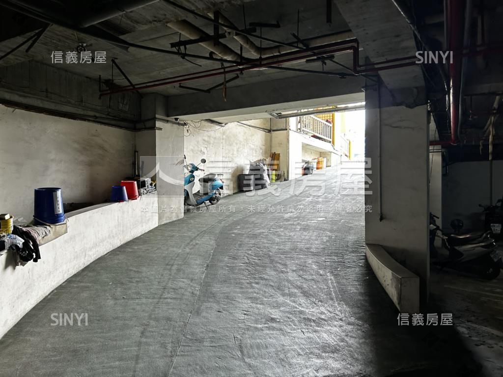 正三民路全棟優質店套房屋室內格局與周邊環境