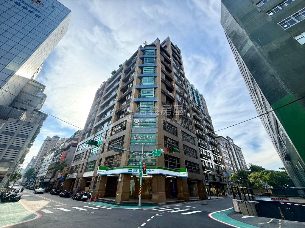 近捷運鎮金殿採光裝潢小宅房屋室內格局與周邊環境
