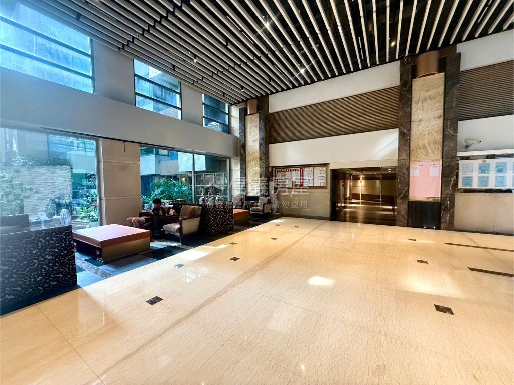近捷運鎮金殿採光裝潢小宅房屋室內格局與周邊環境