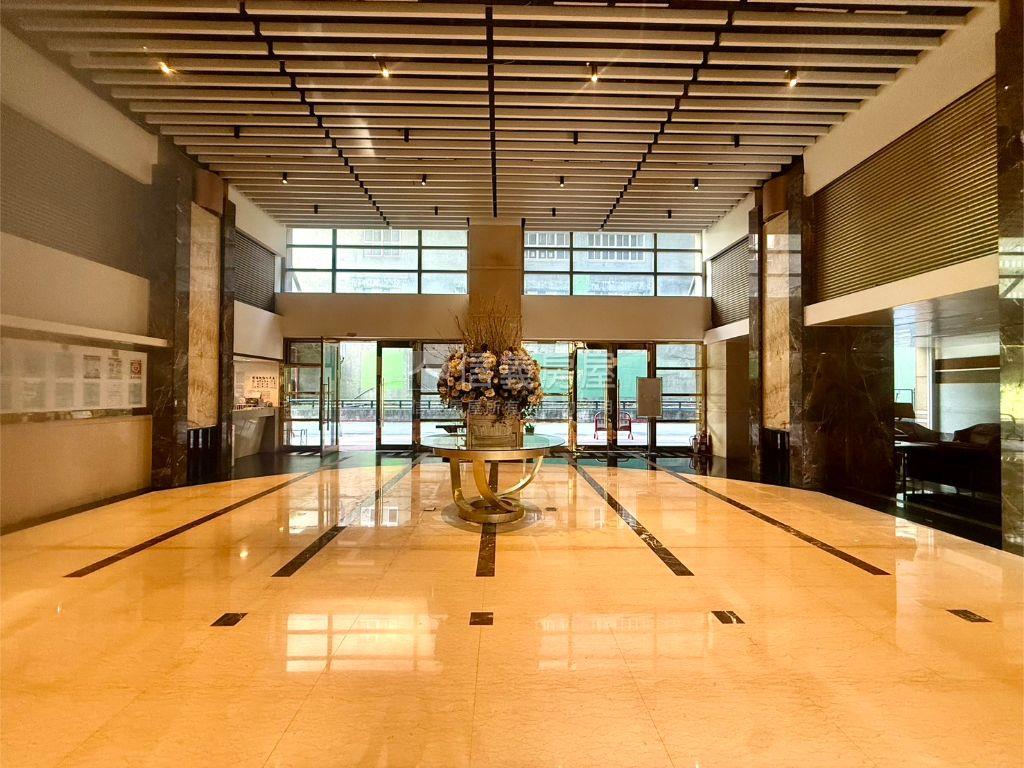 近捷運鎮金殿採光裝潢小宅房屋室內格局與周邊環境