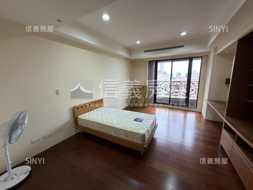 中悅登峰高樓層四房雙車位房屋室內格局與周邊環境