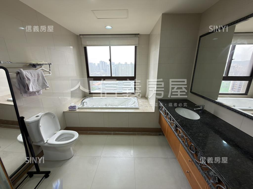 中悅登峰高樓層四房雙車位房屋室內格局與周邊環境