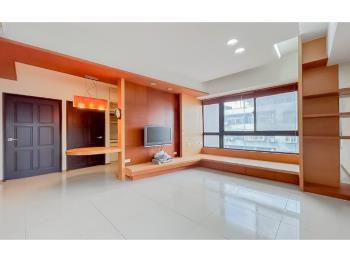 專任逢甲朝南兩房車位