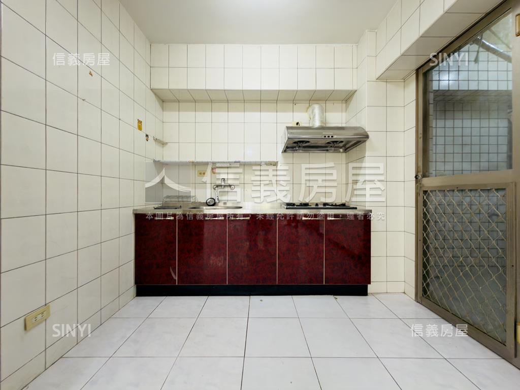 鳳東公園旁三房走路捷運房屋室內格局與周邊環境