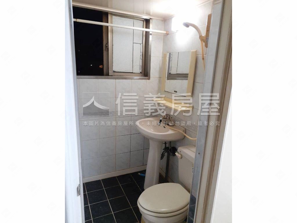 西區五權車站。經典套房房屋室內格局與周邊環境