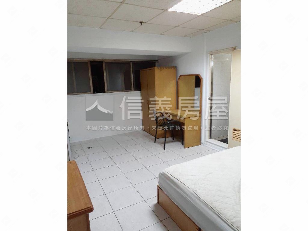 西區五權車站。經典套房房屋室內格局與周邊環境