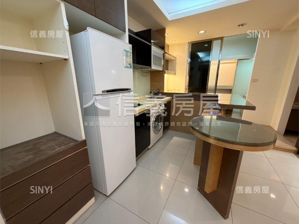 上城１房車位房屋室內格局與周邊環境