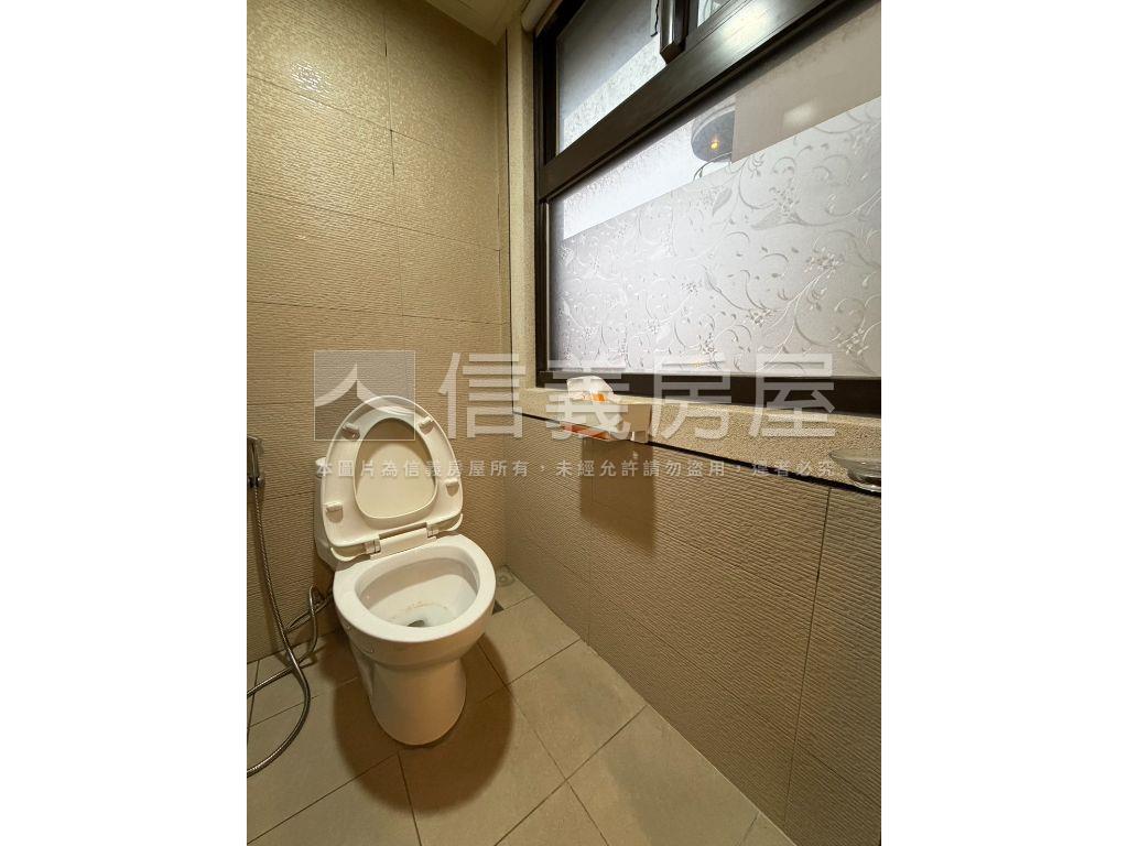 上城１房車位房屋室內格局與周邊環境