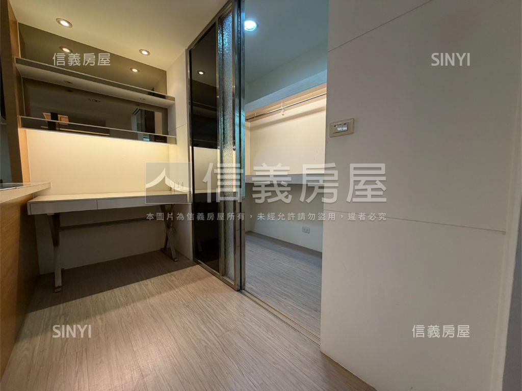 上城１房車位房屋室內格局與周邊環境