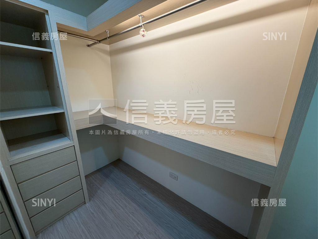 上城１房車位房屋室內格局與周邊環境