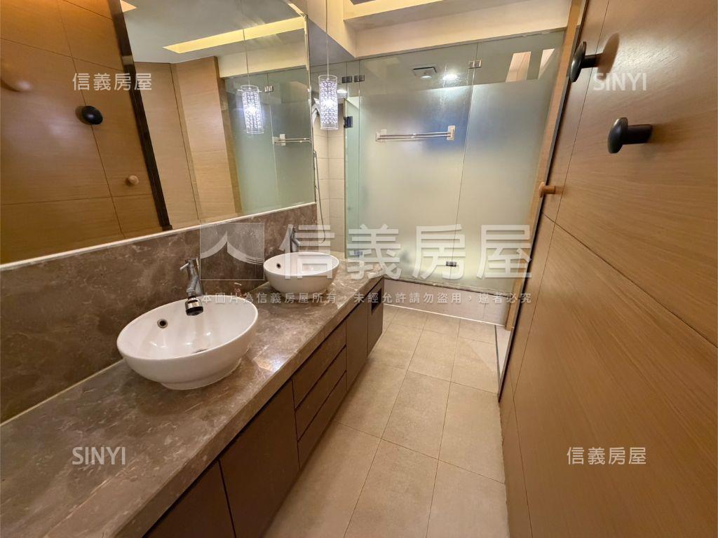 上城１房車位房屋室內格局與周邊環境