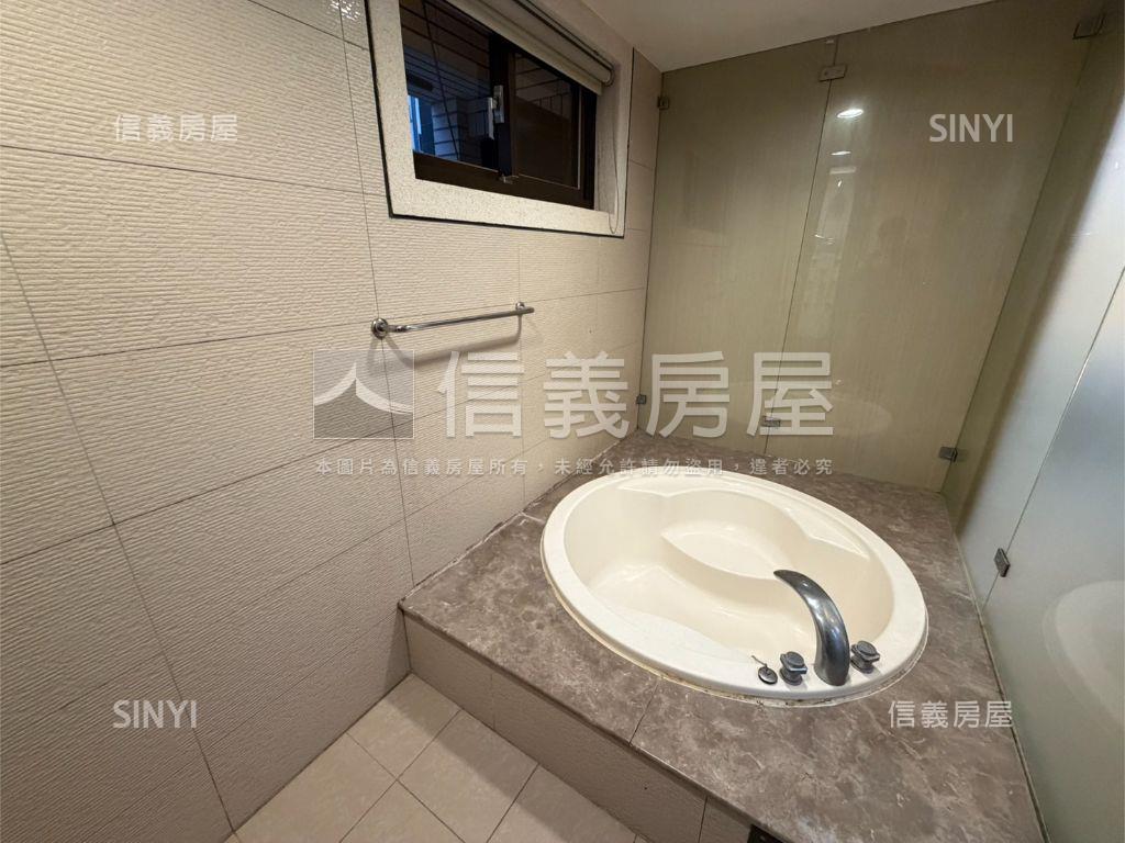 上城１房車位房屋室內格局與周邊環境