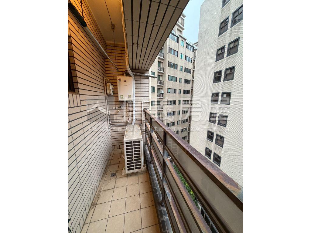 上城１房車位房屋室內格局與周邊環境