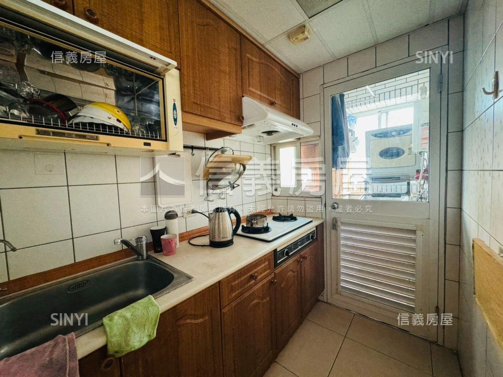 新傳兩房車位房屋室內格局與周邊環境