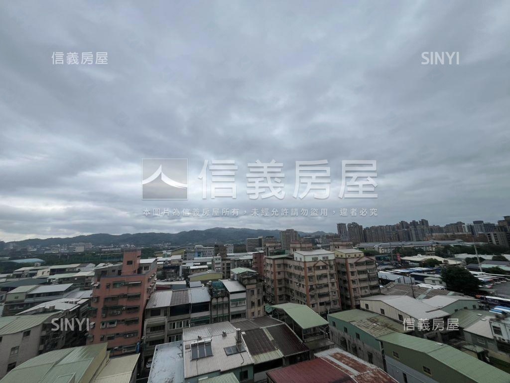 現代裝潢園峰邊間採光三房房屋室內格局與周邊環境