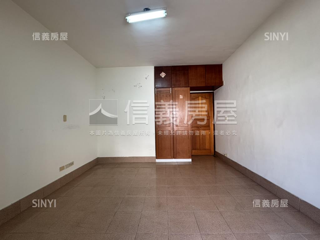 中華東路金店面房屋室內格局與周邊環境