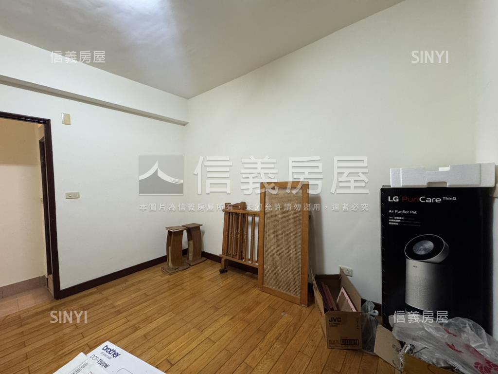 中華東路金店面房屋室內格局與周邊環境