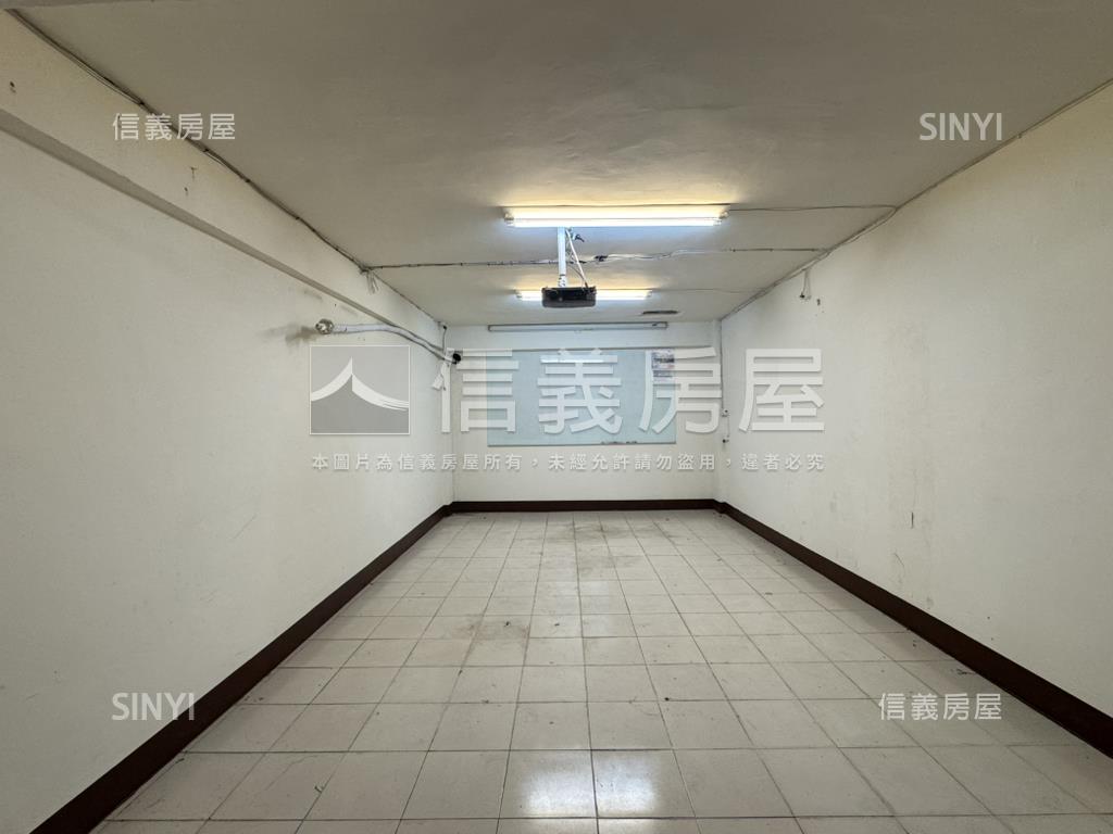 中華東路金店面房屋室內格局與周邊環境