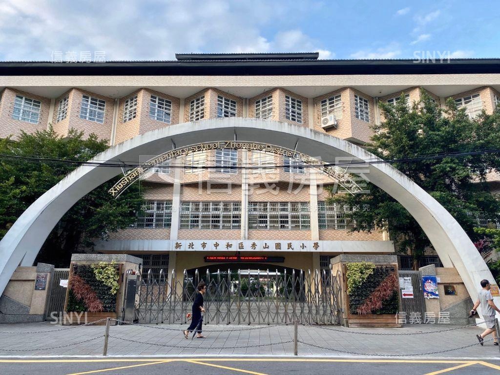 四號公園挑高華泰椰城房屋室內格局與周邊環境