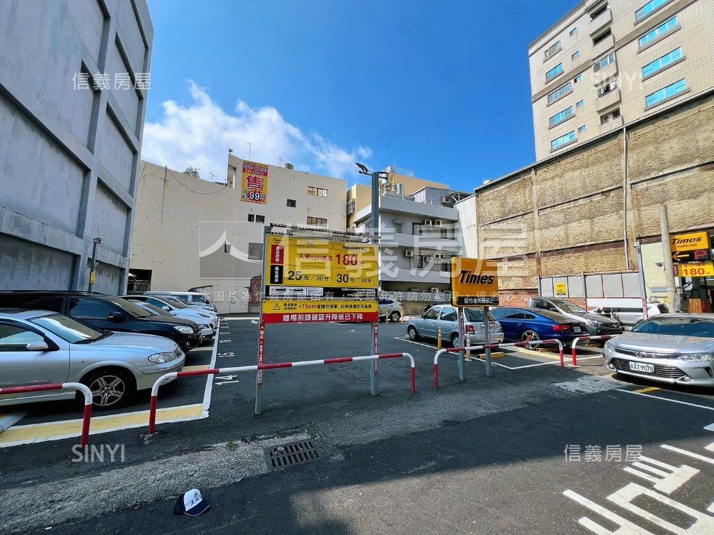 近巨城正北大路收租金店面房屋室內格局與周邊環境