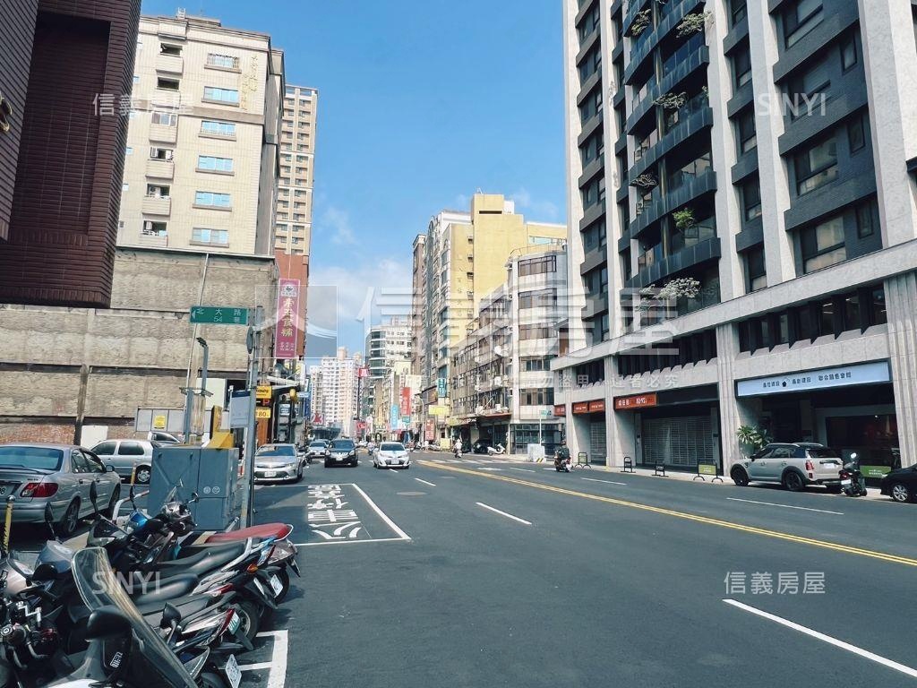 近巨城正北大路收租金店面房屋室內格局與周邊環境