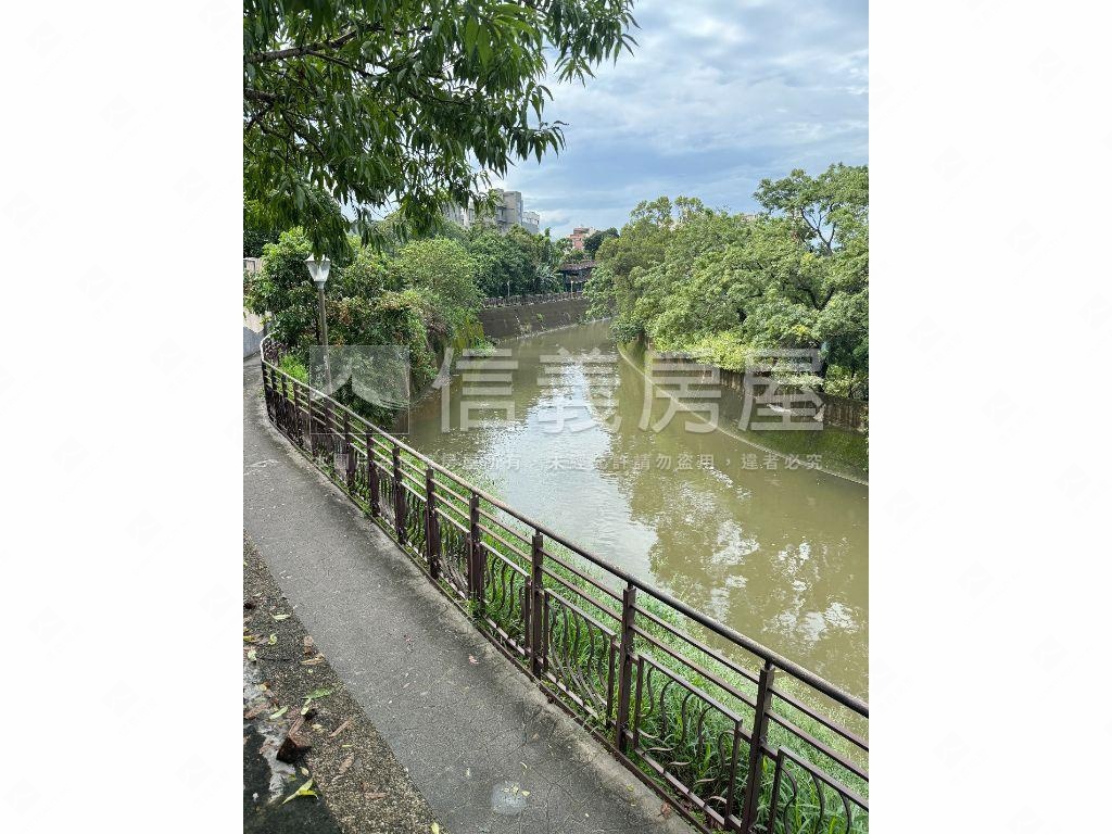 近龍岡森林公園金透天房屋室內格局與周邊環境