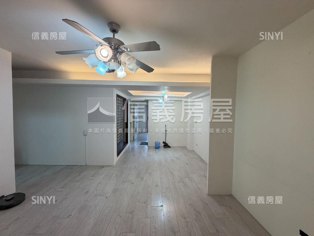 水湳三房機上車位前後陽台房屋室內格局與周邊環境