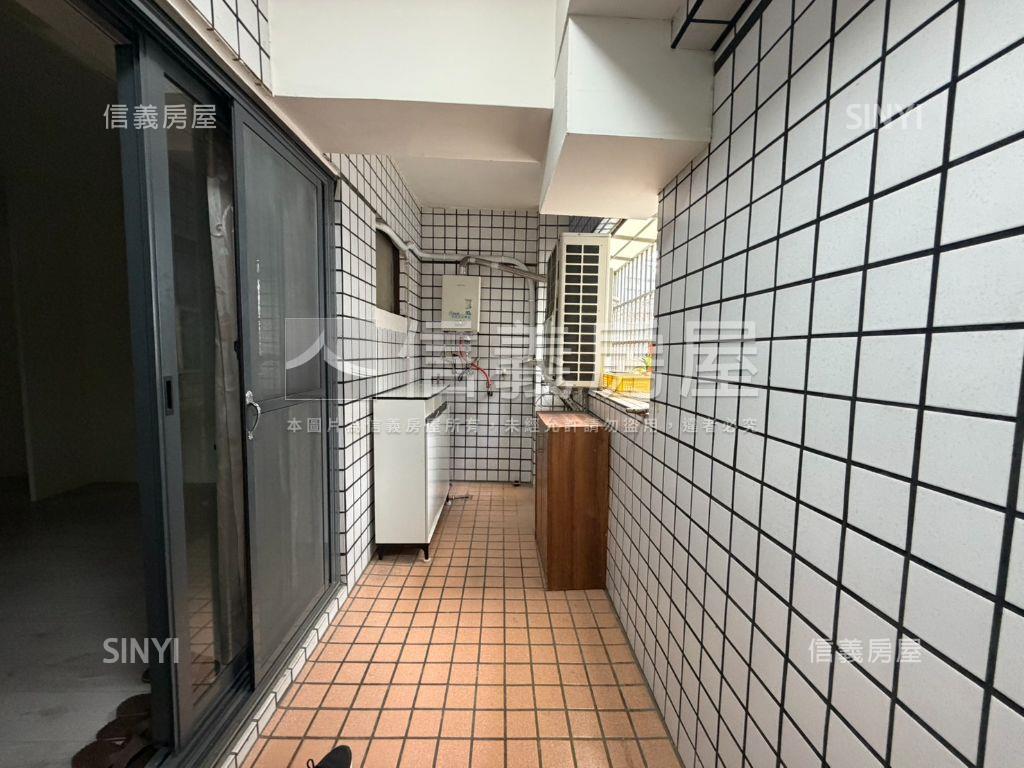 水湳三房機上車位前後陽台房屋室內格局與周邊環境