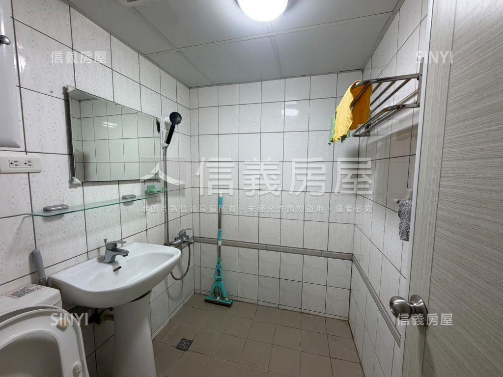 水湳三房機上車位前後陽台房屋室內格局與周邊環境