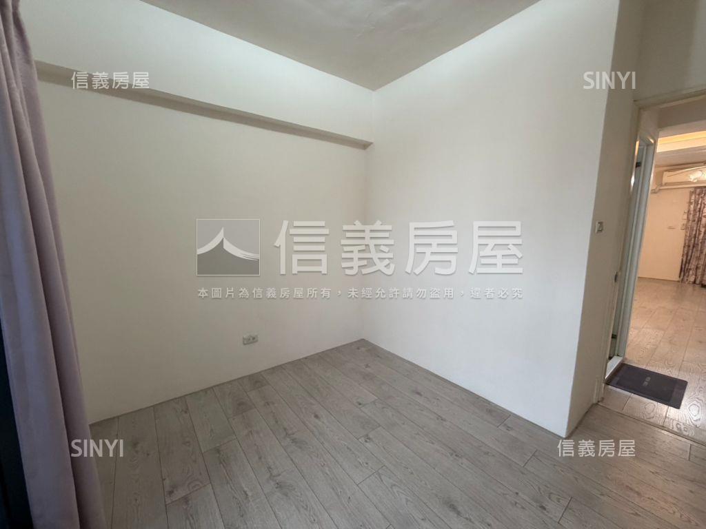 水湳三房機上車位前後陽台房屋室內格局與周邊環境