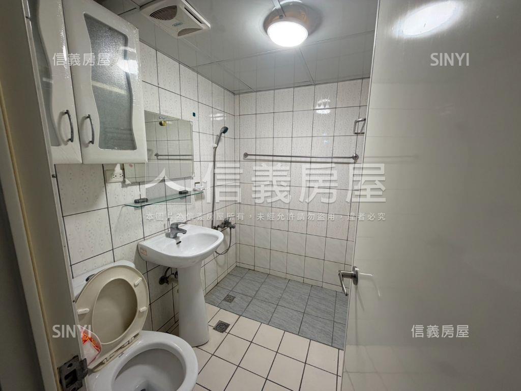 水湳三房機上車位前後陽台房屋室內格局與周邊環境