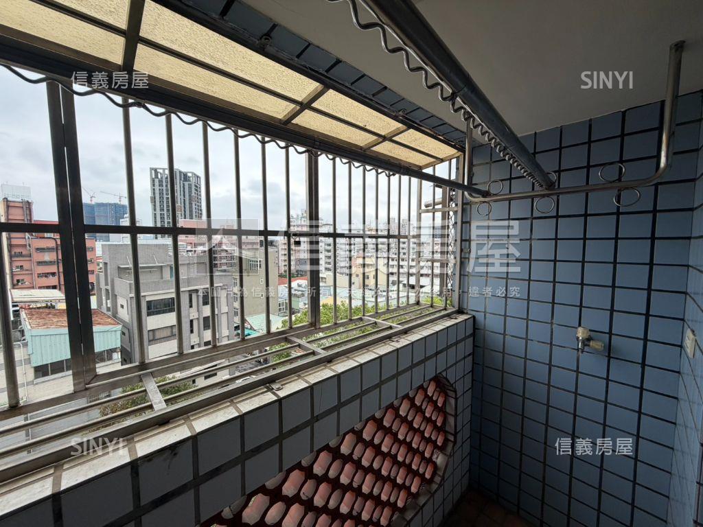 水湳三房機上車位前後陽台房屋室內格局與周邊環境