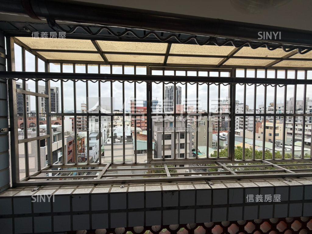 水湳三房機上車位前後陽台房屋室內格局與周邊環境