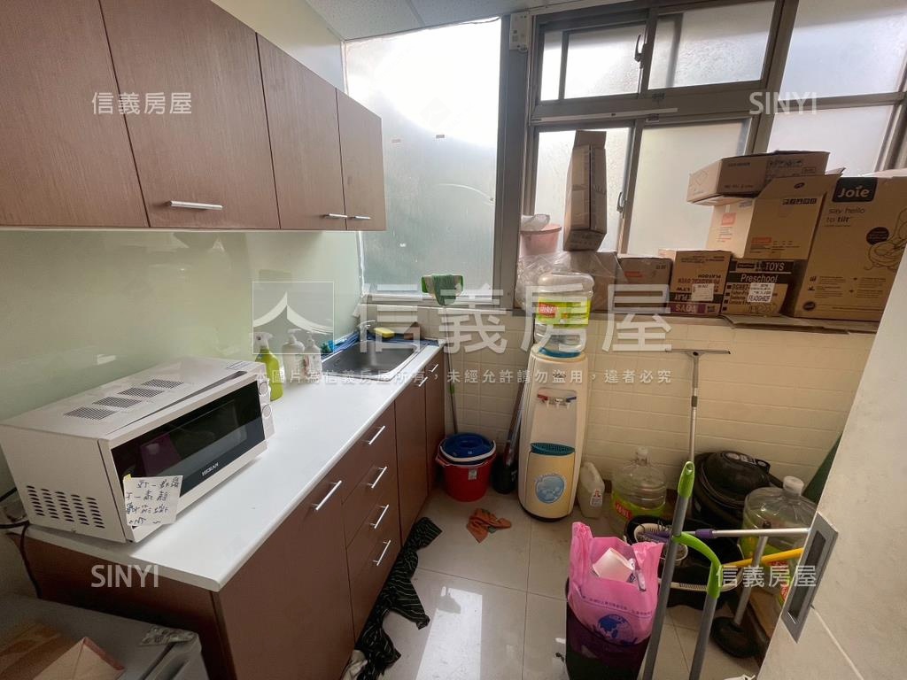 環球百貨旁廠辦１房屋室內格局與周邊環境