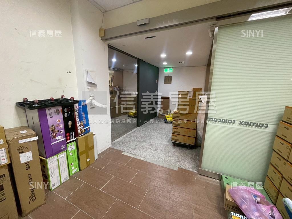 環球百貨旁廠辦１房屋室內格局與周邊環境