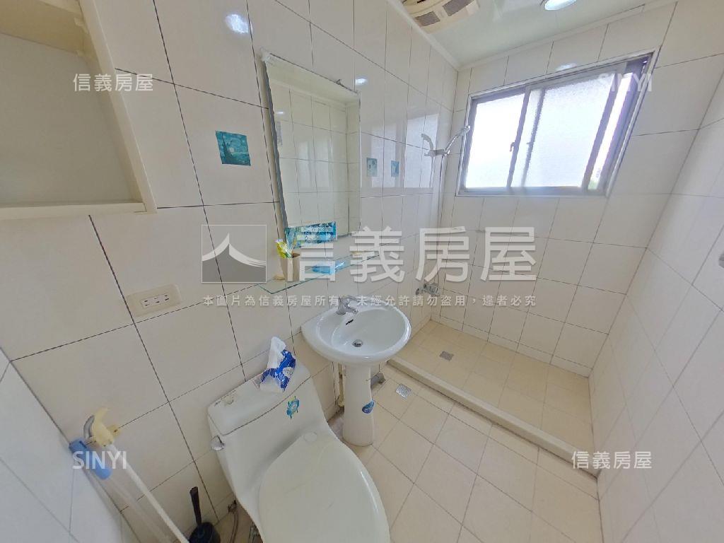 公園皇家次頂樓３房房屋室內格局與周邊環境