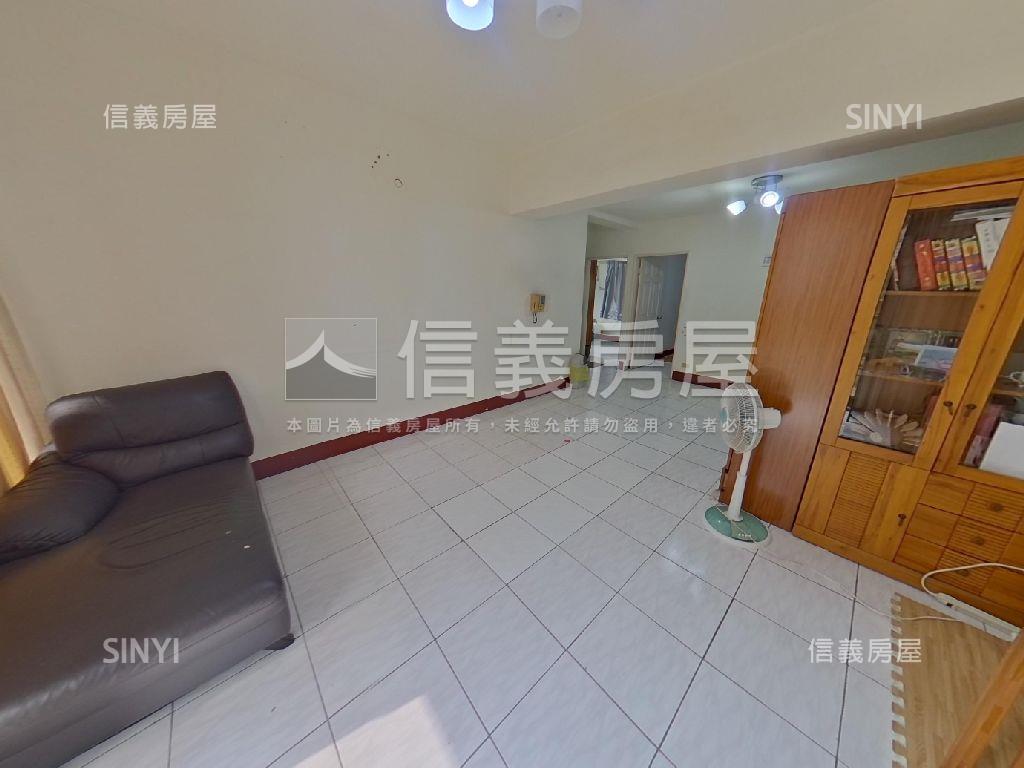 公園皇家次頂樓３房房屋室內格局與周邊環境