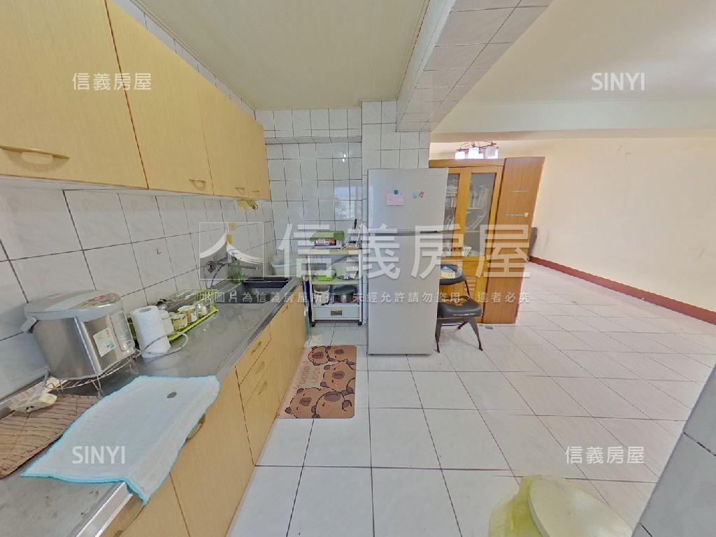 公園皇家次頂樓３房房屋室內格局與周邊環境