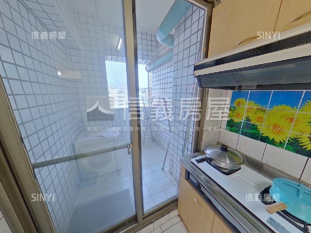 公園皇家次頂樓３房房屋室內格局與周邊環境