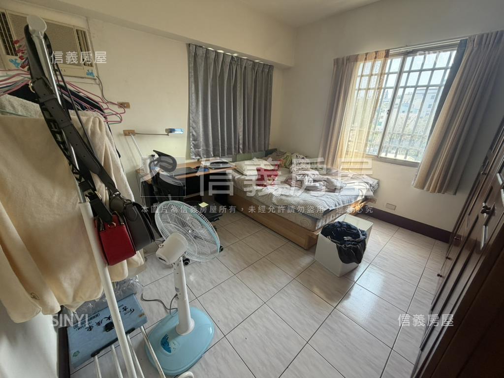 公園皇家次頂樓３房房屋室內格局與周邊環境