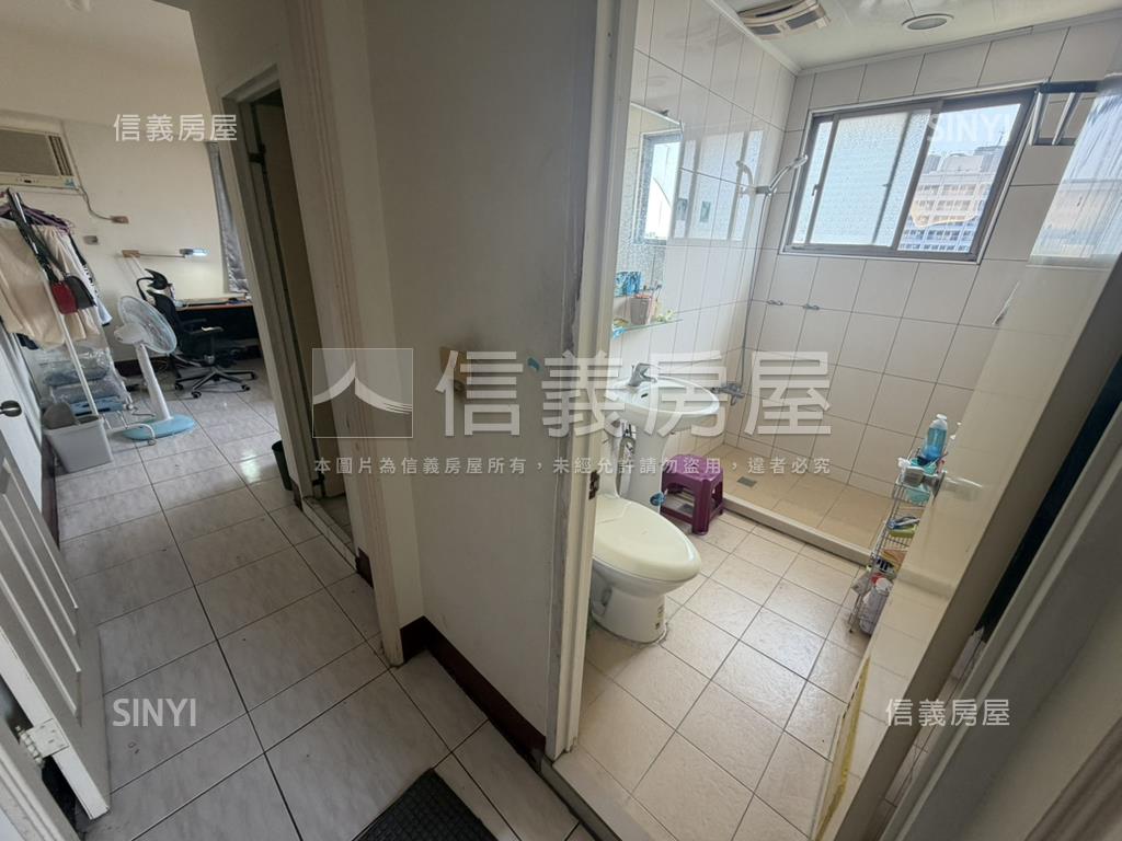 公園皇家次頂樓３房房屋室內格局與周邊環境