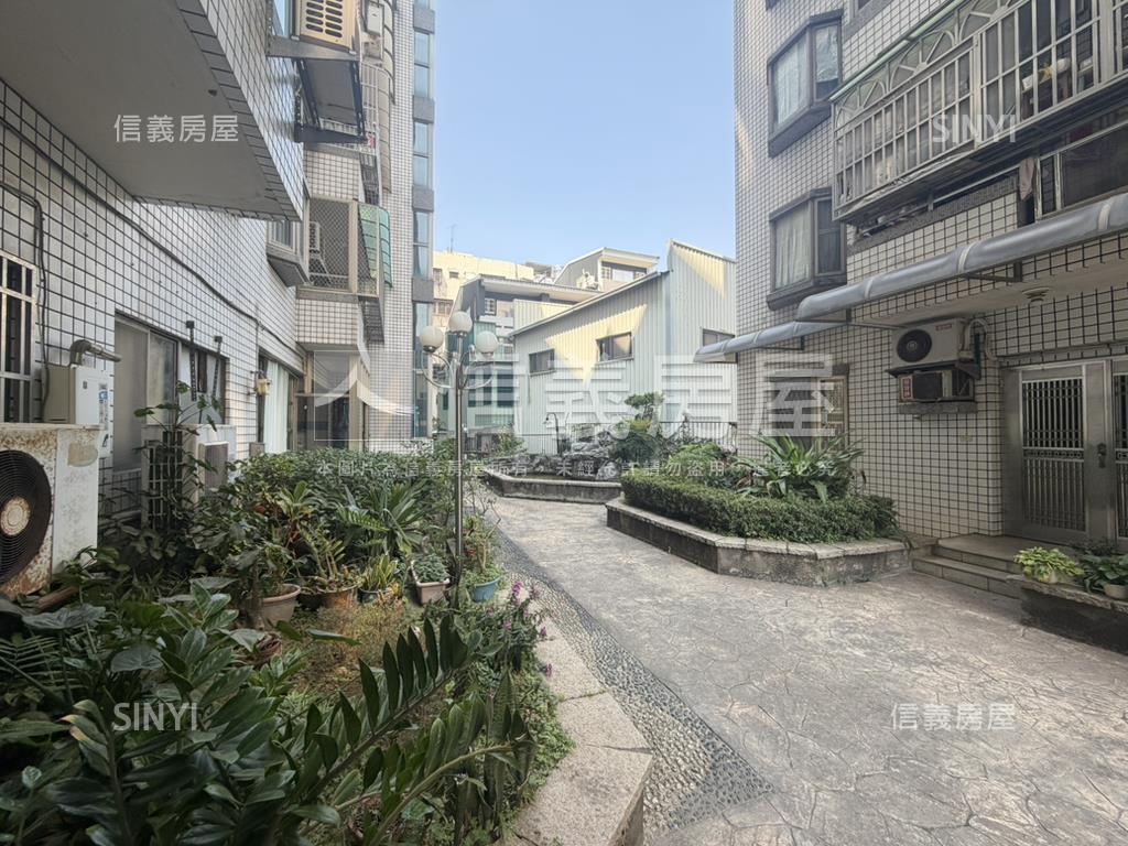 公園皇家次頂樓３房房屋室內格局與周邊環境