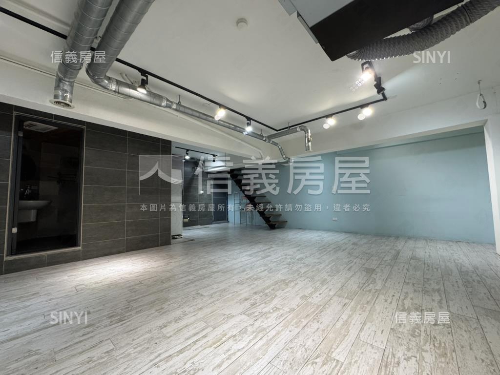 重慶北挑高裝潢一樓住辦房屋室內格局與周邊環境