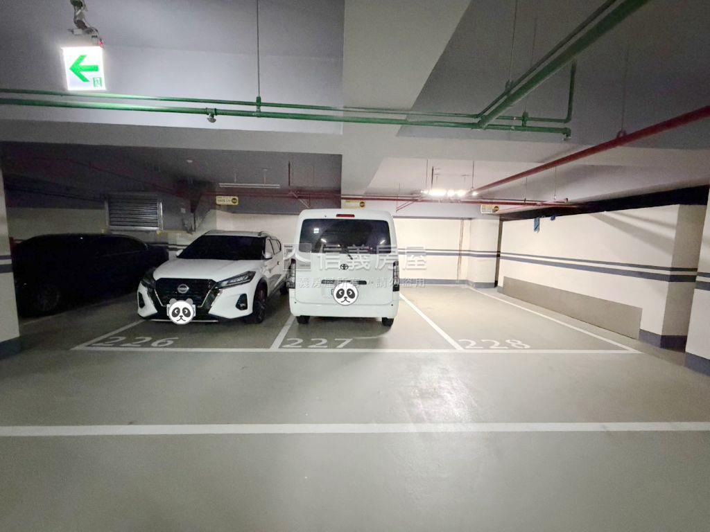 神采飛洋裝潢美屋３房車房屋室內格局與周邊環境
