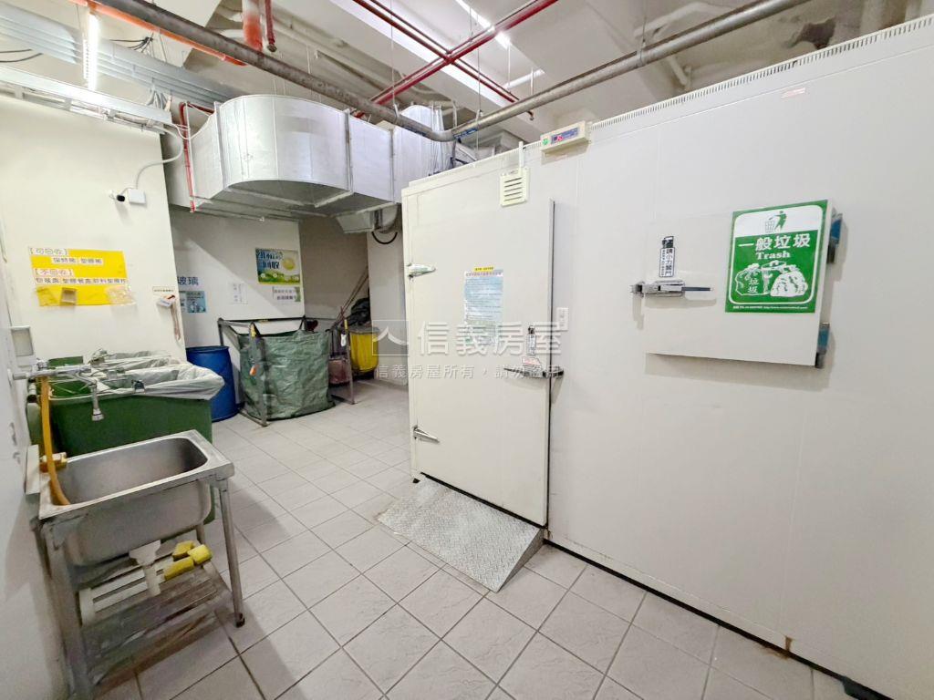 神采飛洋裝潢美屋３房車房屋室內格局與周邊環境