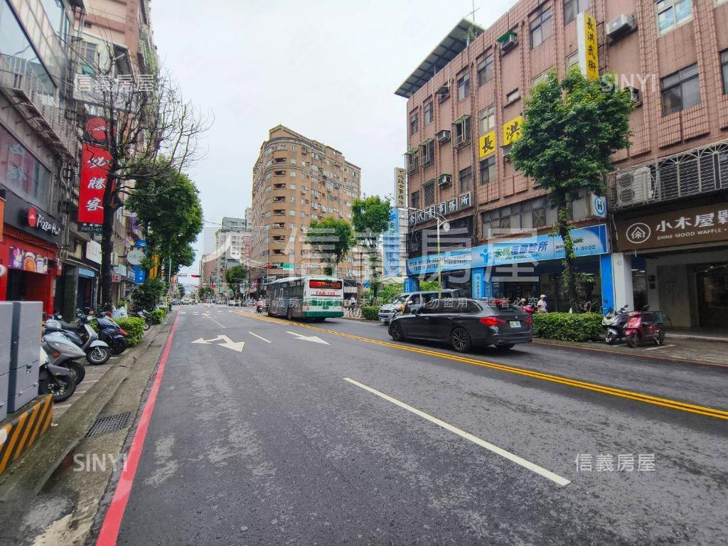 正中山路透天房屋室內格局與周邊環境