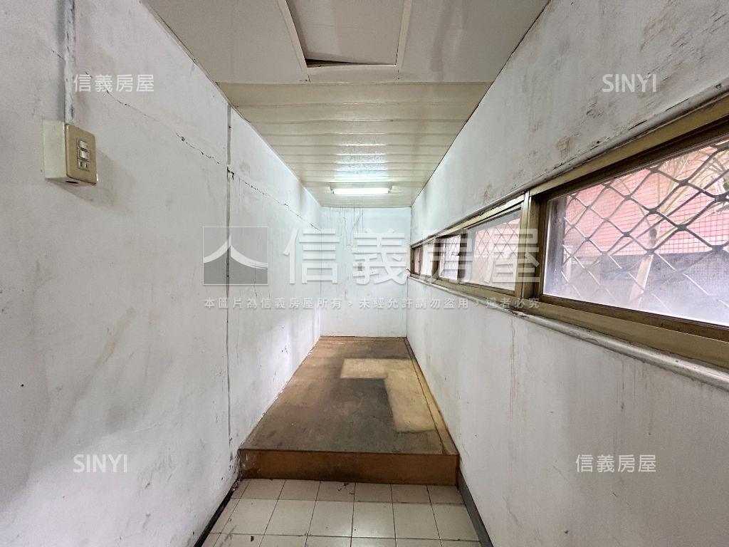 基隆路大面寬★店面房屋室內格局與周邊環境