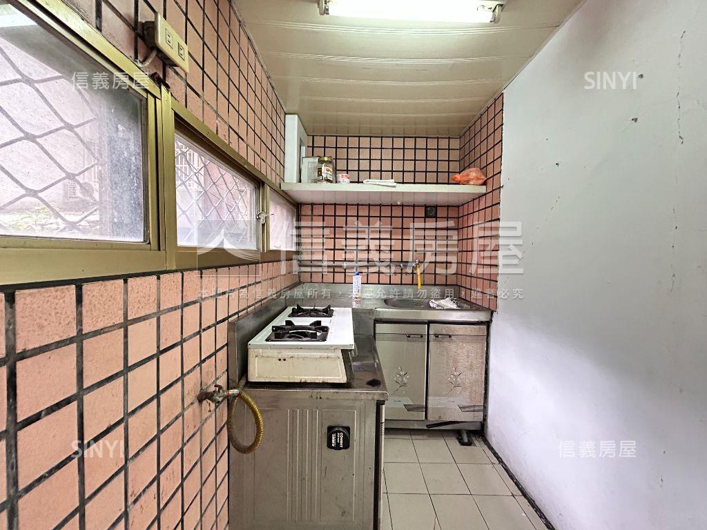 基隆路大面寬★店面房屋室內格局與周邊環境