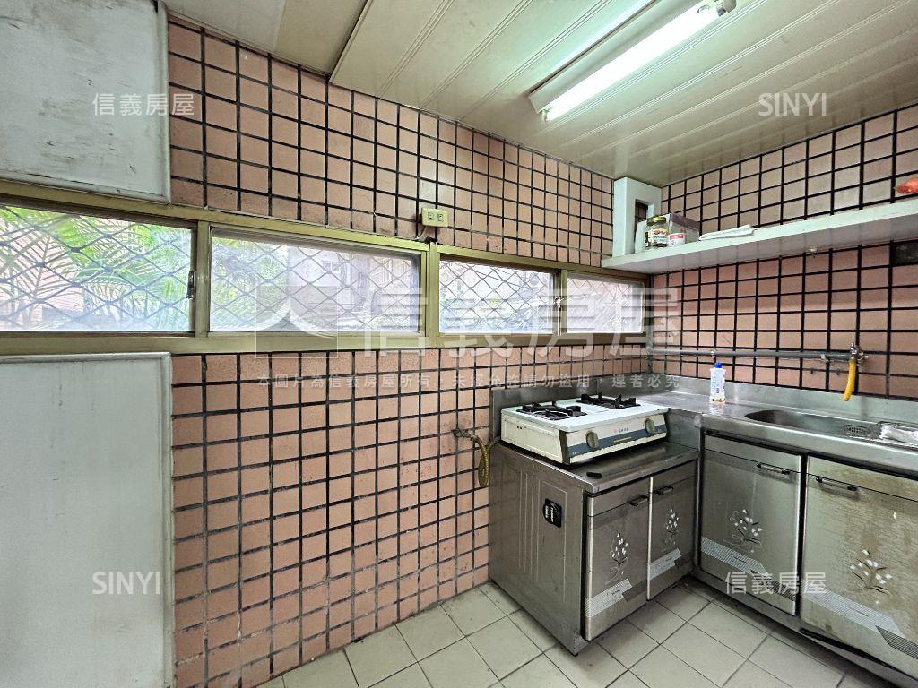 基隆路大面寬★店面房屋室內格局與周邊環境