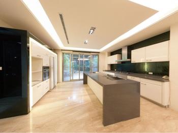 七期朝南臨路６房別墅